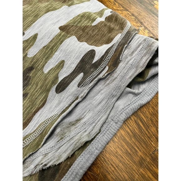 Dylan Camo Print V Neck 3/4 Sleeve T-Shirt Women’s Size Small - Picture 5 of 7